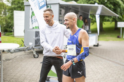 Christoph Edeler congratulates Hendrik Pfeiffer at the finish line