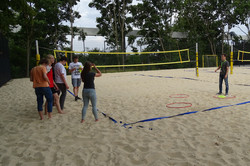 Spiel zum Kennenlernen der do-camp-ing Teilnehmerinnen und Teilnehmer am Volleyballfeld. 