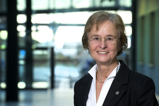 Portrait photo of Karin Lochte, member of the university council