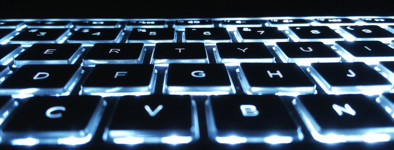 Beleuchtete schwarze Tastatur