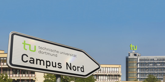 A street sign with directions to Campus North points in the direction of maths tower.