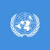 Flagge der Vereinten Nationen: hellblau mit weißen Grafiken