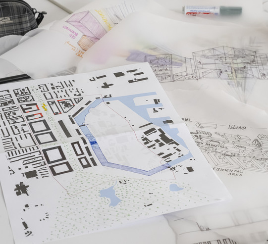 Architektonische Zeichnungen auf einem Tisch