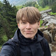 Ein Selfie in der Natur von einem jungen Mann