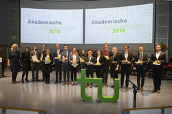Gruppenaufnahme von der Verleihung der Dissertationspreise im Audimax