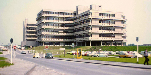 Das EF50-Gebäude in den 1970er-Jahren, vor der Eingliederung in die Universität.
