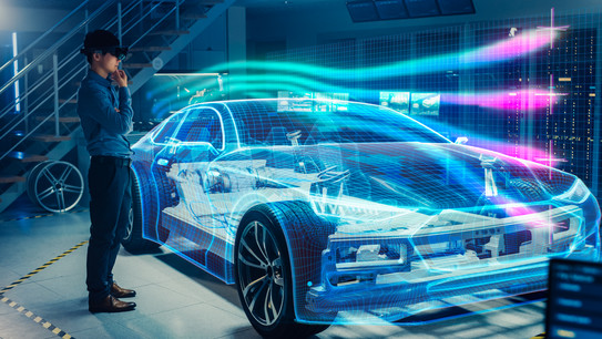 KI generiertes Bild: Person betrachtet holographisches Modell eines Autos.