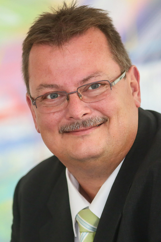 Prof. Gerhard Schembecker Portraitfoto von Prof. Schembecker