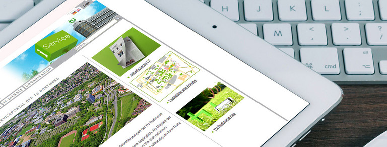 Tablet und Tastatur Tablet mit Startbldschirm vom ServicePortal und Tastatur
