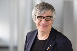 Porträt von Prof. Metin Tolan