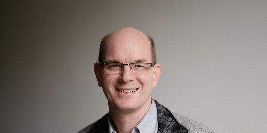 Prof. Ulrich Handge Portrait eines Mannes