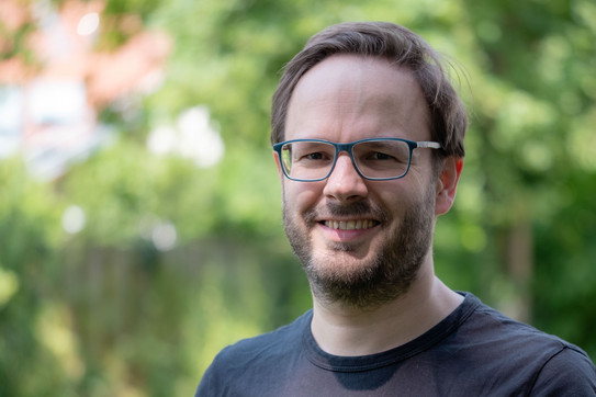 Portrait eines Mannes mit Brille
