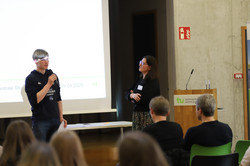 Teilnehmer der Schüler Uni zusammen mit der Projektleiterin Frau Dr. Irene Szymanski