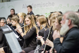 Flötenspielerin des Sinfonischen Blasorchesters