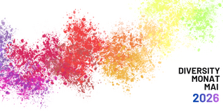 Bunte Farbspritzer in Regenbogenfarben mit dem Text 'DIVERSITY MONAT MAI 2026' rechts daneben