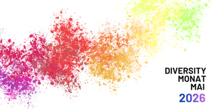 Bunte Farbspritzer in Regenbogenfarben mit dem Text 'DIVERSITY MONAT MAI 2026' rechts daneben
