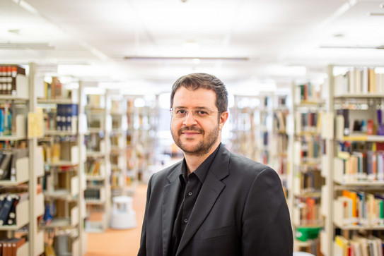 Erhan Genc photography of a man in a library