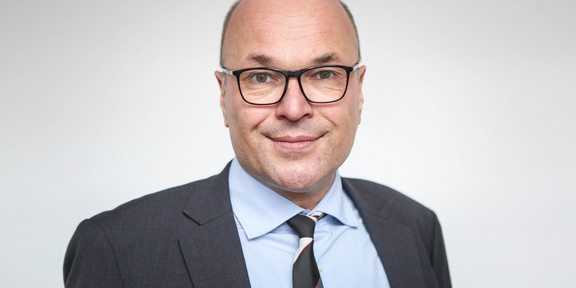 Prof. Thomas Schröder Porträt photo of Prof. Thomas Schröder
