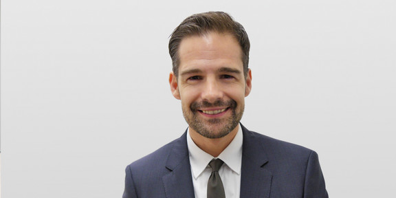 Christoph Schuck Porträtfoto von Prof. Christoph Schuck.