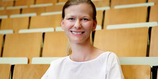Portrait photo of Prof. Tessa Flatten