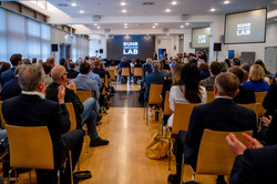 Photo: During the dress rehearsal for the walkthrough, people in the audience are watching a presentation by the Ruhr Innovation Lab.