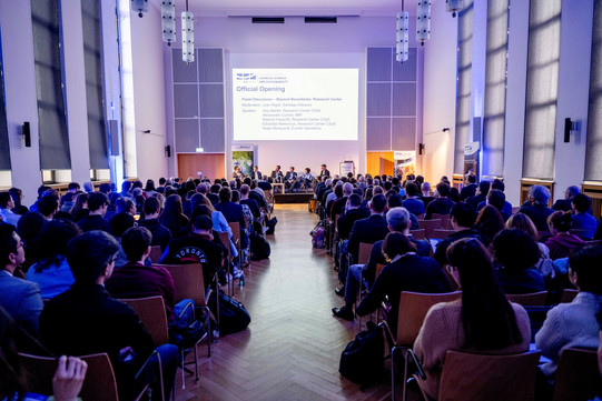 Das Foto zeigt die Eröffnungszeremonie und Podiumsdiskussion im Bochumer Bergbau-Museum.