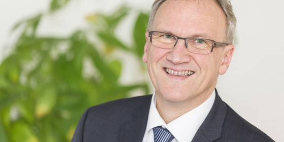 Prof. Dirk Biermann Porträtaufnahme von Prof. Dirk Biermann