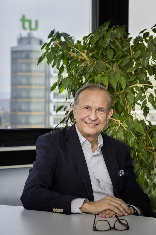 Andrzej Górak Andrzej Górak lächelt in die Kamera.