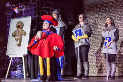 Darsteller als Lord Farquaad und Ritter