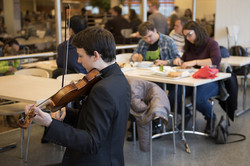 Tag der offenen Tür in der Mensa - Brunch zu musikalischen Klängen eines Streichensembles 