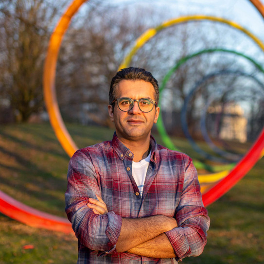 Vahid Farrahi picture of a man in front of the spectral rings on TU campus