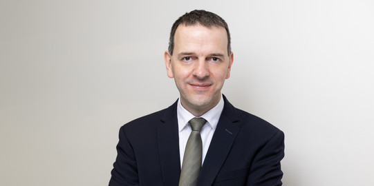Prof. Hannsjörg Freund Portrait eines Mannes
