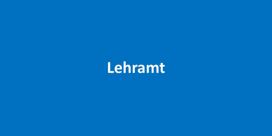 Weißer Schriftzug auf blauem Hintergrund: Lehramt