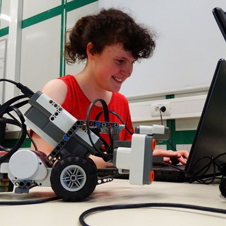 Projektarbeit Teilnehmerin am PC