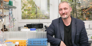 Dr. Andreas Brunschweiger Porträt von Dr. Andreas Brunschweiger im Labor.
