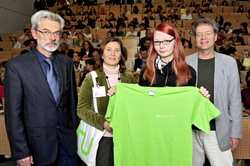 Gruppenfoto_2009_1 Gruppenfoto 2009 Begrüßung 1000.Schülerin
