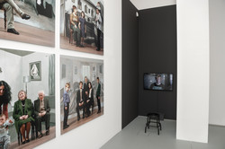 Ausstellungsansicht MO_Schaufenster#31: doing photography