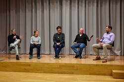 Eine Podiumsdiskussion mit ehemaligen Teilnehmern der Schüler Uni und Lehrern. 