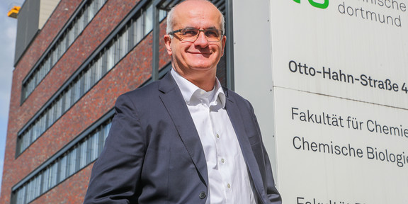 Prof. Manfred Bayer Portraitfoto von Prof. Manfred Bayer