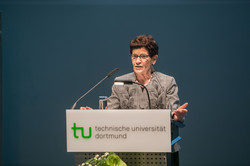 Prof. Rita Süssmuth am Rednerpult