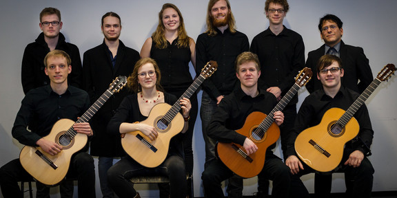 Die Mitglieder des Gitarrenensembles.