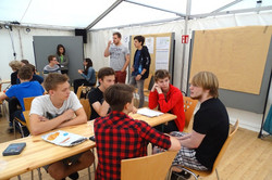 Treffen mit Studierenden Austausch mit Teilnehmer des Camps