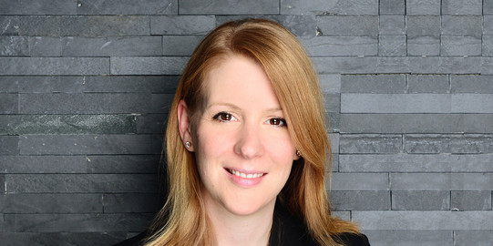 Prof. Esther Dominique Klein Ein Portraitbild von einer Frau, sie ist Prof. Esther Dominique Klein.
