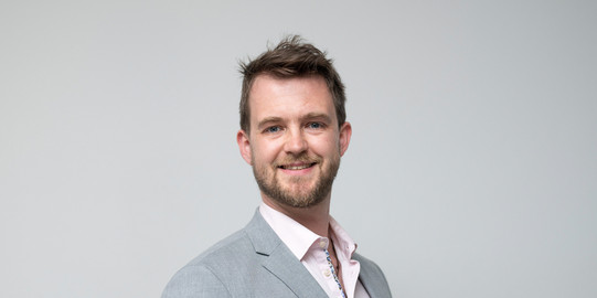 Prof. Matthias Faes Ein Porträtbild von einem Mann, der Mann ist Prof. Matthias Faes.