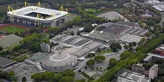 Die Westfalenhalle und der Signal-Iduna-Park sind auf einer Luftaufnahme zu sehen.