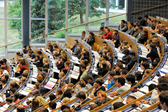 Studenten bei einer Vorleseung im Hörsaal (Audimax) Studenten bei einer Vorleseung im Hörsaal des Audimax'