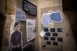 Foto: Eine Ausstellungsecke mit Texttafeln, Zitaten und einer Karte über Zwangsarbeit im Bergbau während der NS-Zeit.