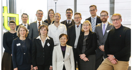 Willkommensempfang Gruppenfoto neue Professoren und Rektorin und Kanzler