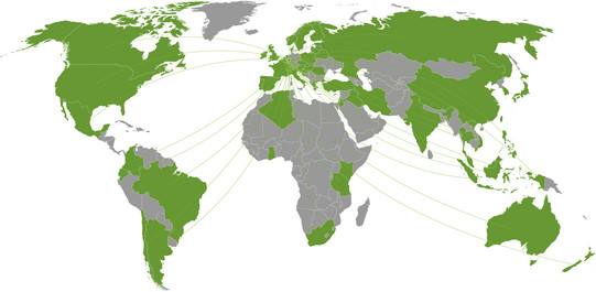 Die Weltkarte zeigt grün und grau eingefärbte Länder. Von Dortmund aus führen Linien in die grün eingefärbten Länder.