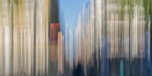 Fotografie des Westenhellwegs, der gewollt unscharf ist
